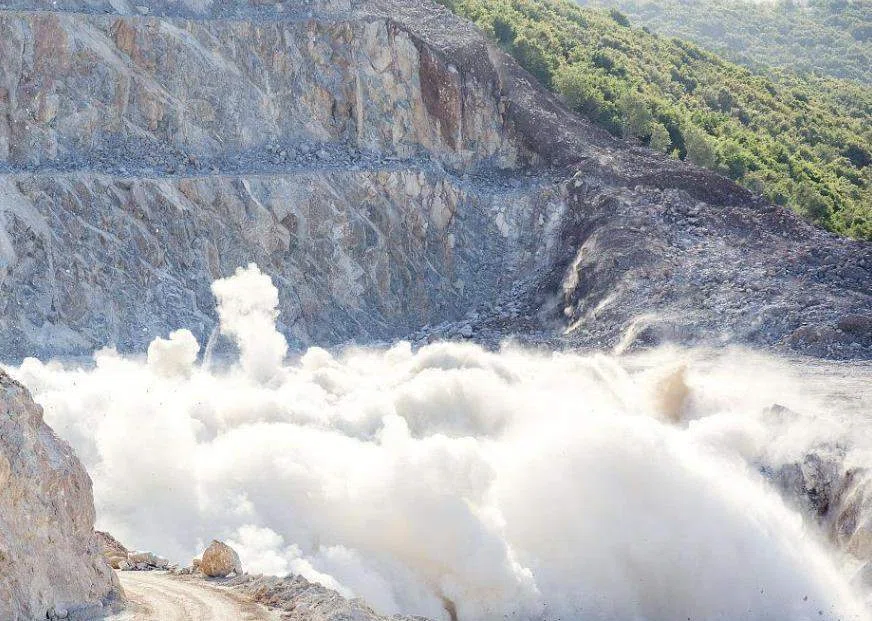 Πώς να επιλέξετε τον κατάλληλο φορητό συμπιεστή ντίζελ για εφαρμογές αμμοβολής κατασκευών
