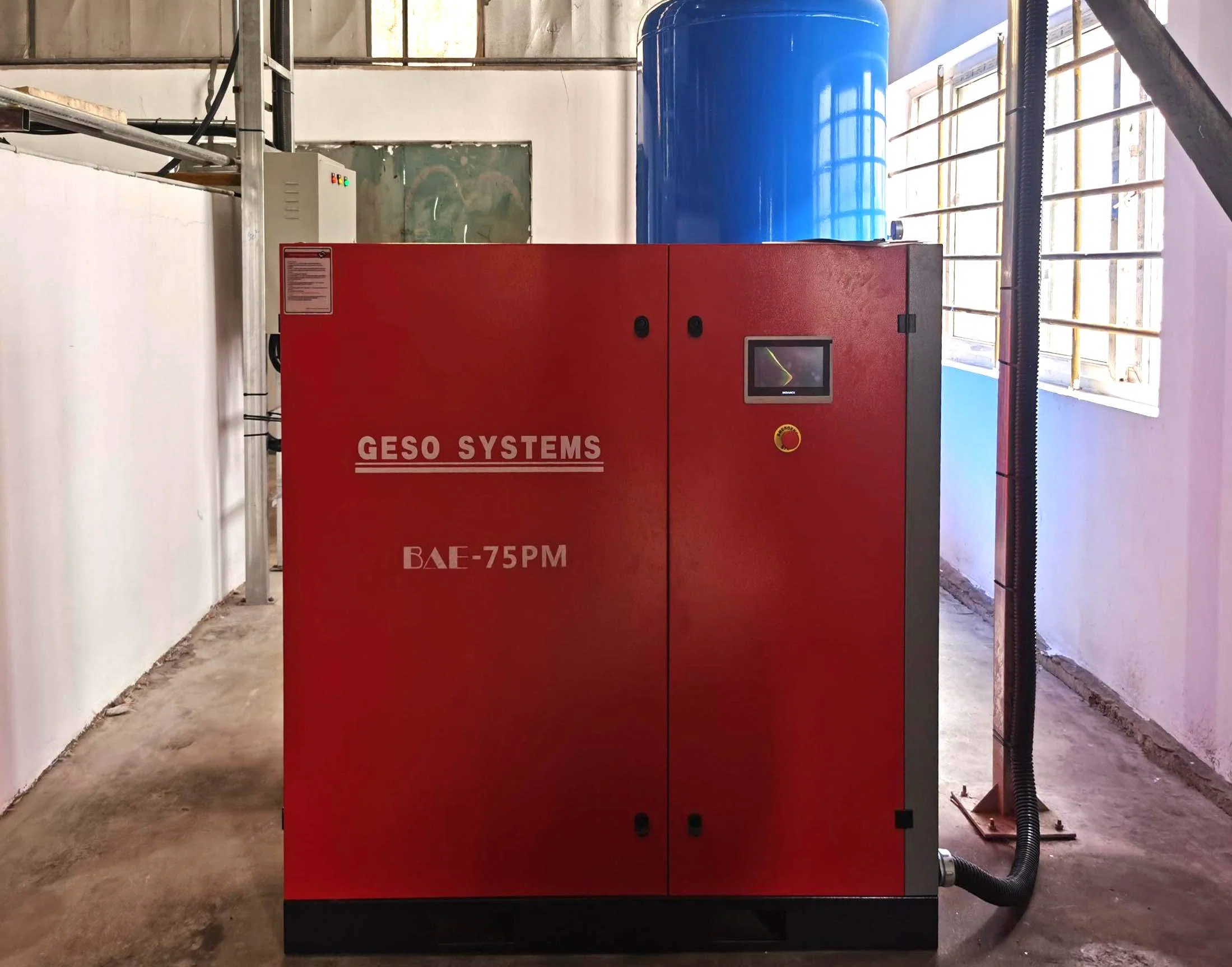 Διάλυμα κοχλιοφόρου συμπιεστή 75 kW για την κατασκευή χημικών ουσιών και επιστρώσεων